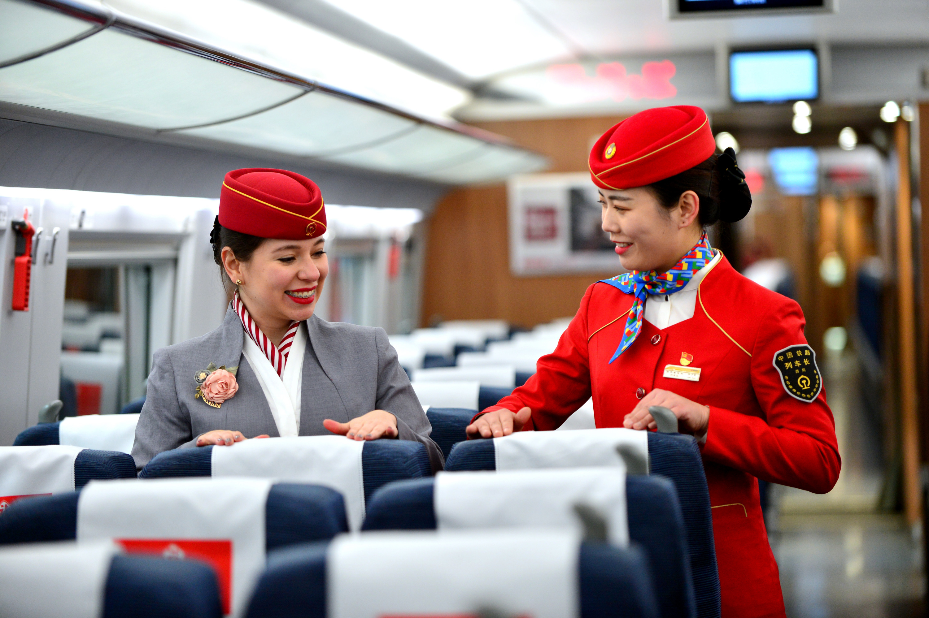 迎春運，展風采——重慶高鐵乘務員全面啟動禮儀專項培訓