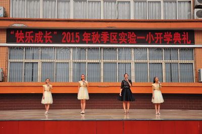 九龍坡區(qū)實驗一小開學典禮 以“24字箴言”啟航新學期，書香禮儀潤童心